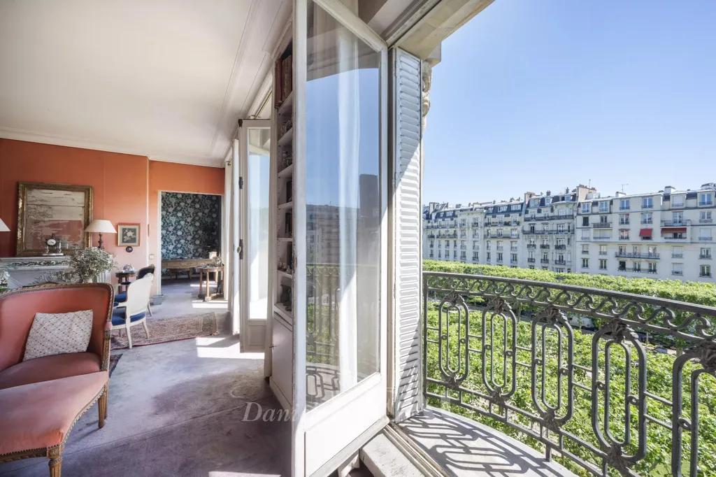 Rõdu - 7-Piece Parisian Apartment with Garden Views