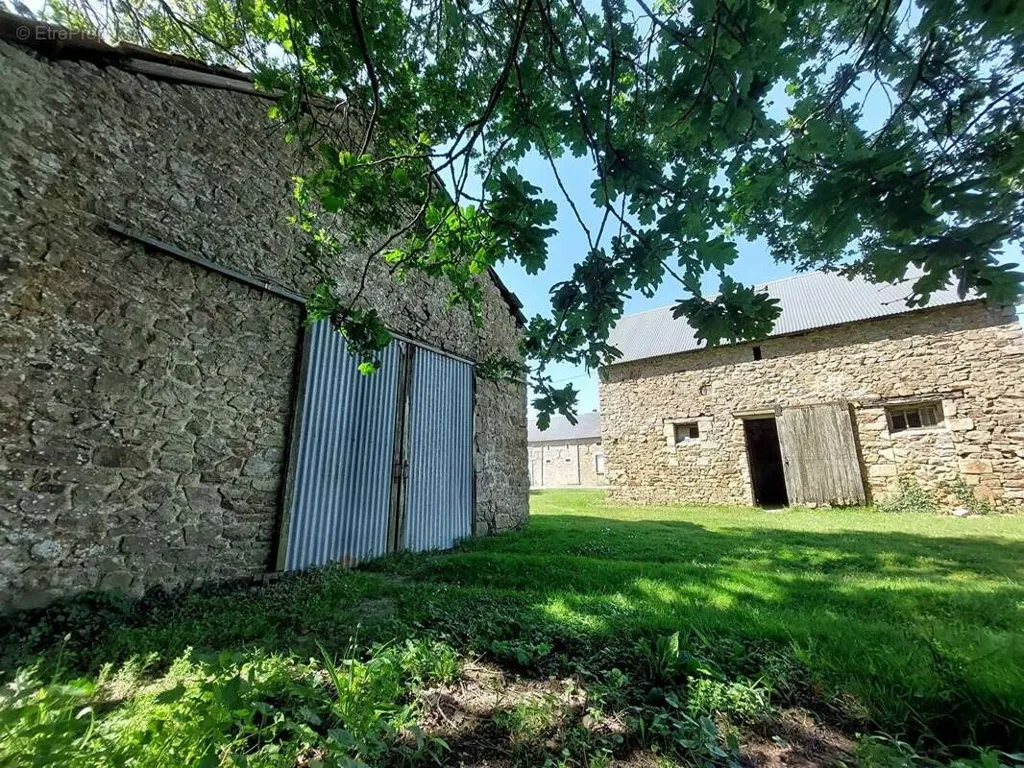Extérieur - Deux Bâtisses en Pierre à Rénover près d'Argentré du Plessis