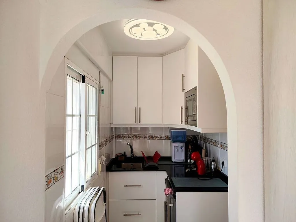 Köök - Three-Bedroom House with Pool in Jacarilla