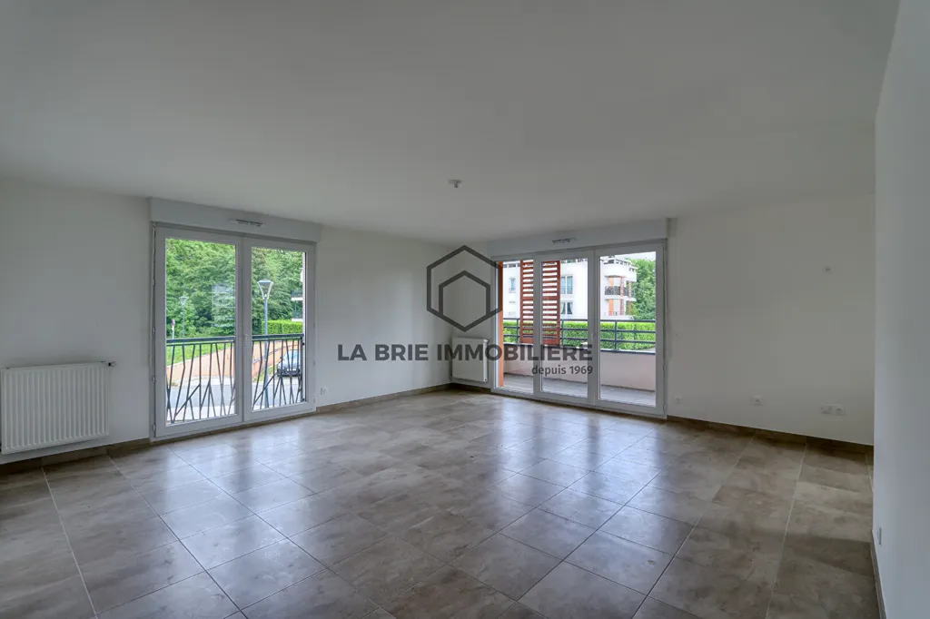 Living Room - Flat with Balcony in Emerainville
