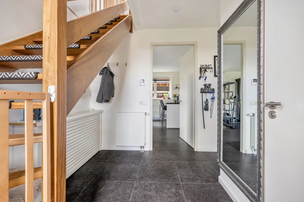 Esik - Detached House with Business Hall in Breda