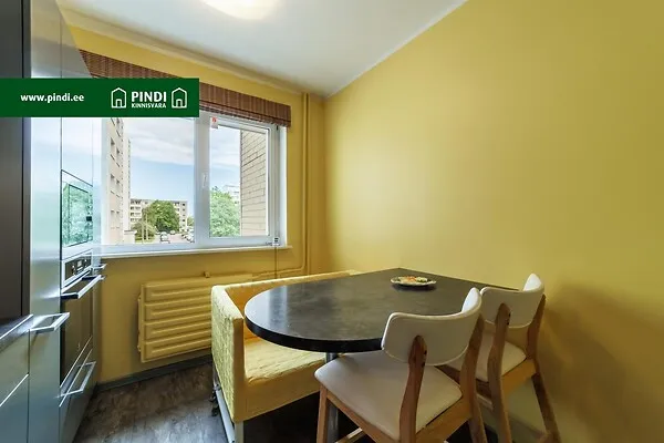 Salle à manger - 3-Bedroom Flat with Central Heating in Lasnamäe, Tallinn