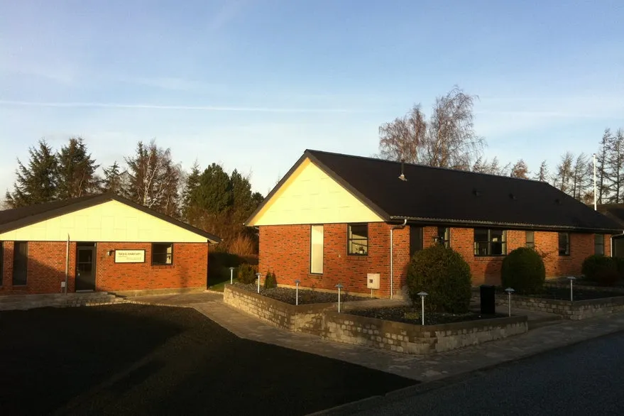 Extérieur - Office/Showroom with Workshop in Central Location