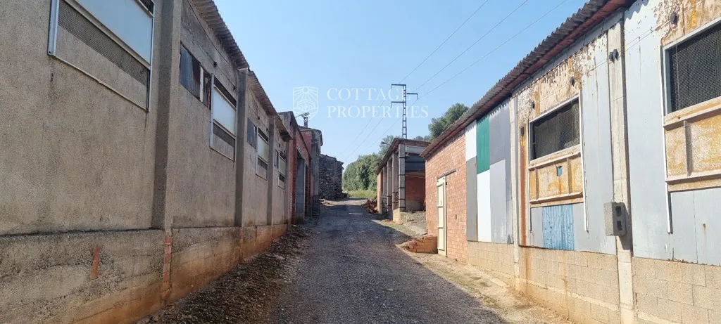 Välivaade - Historic Farmhouse with Renovation Potential in Serinyà
