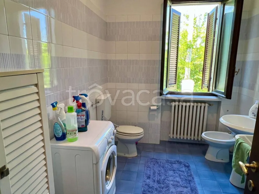 Salles de bain - Villa with Private Garden in Sommariva Perno