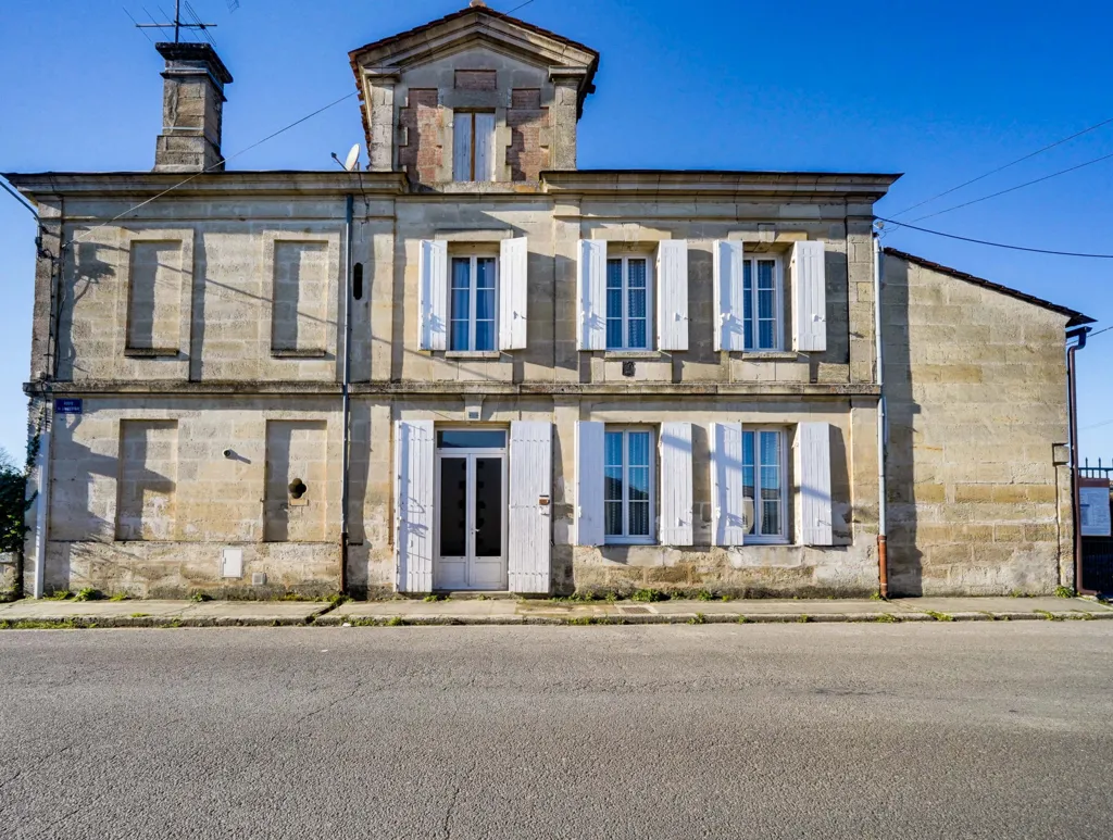 Extérieur - Maison en Pierre à Rénover avec Jardinet à Salignac