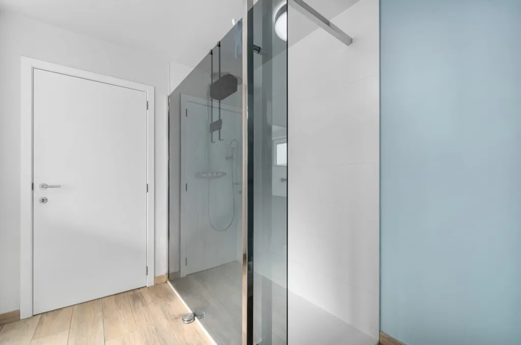 Salles de bain - Appartement Rénové avec Terrasses au Centre de Dendermonde