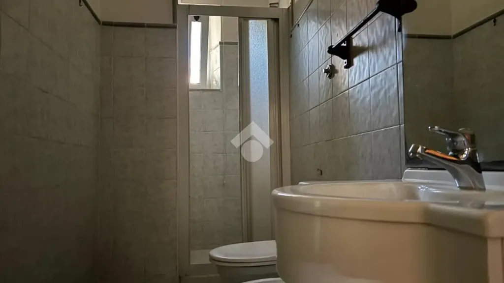 Salles de bain - Ground Floor Apartment with Garden in Cave