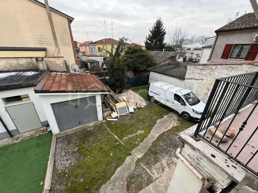 Garden - Completely Refined Bifamiliar in Central Ferrara