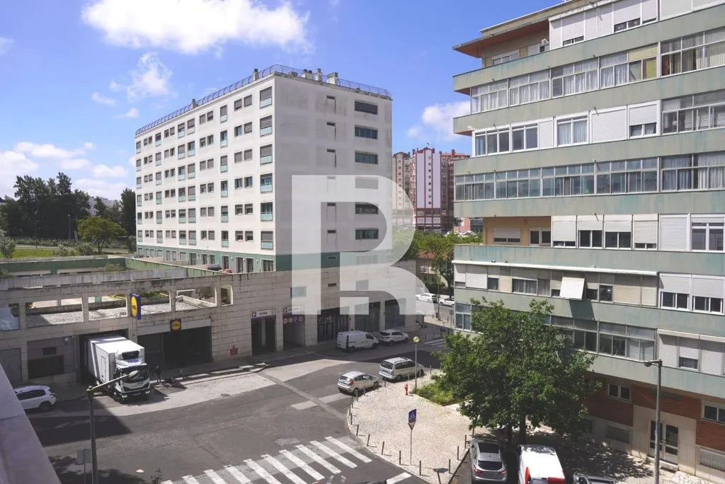 Õhuvaade - Remodelled T3 Flat with Two Fronts in Benfica