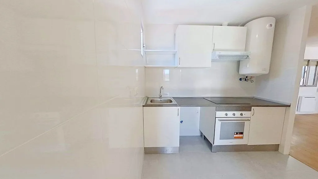 Köök - Three-Bedroom Flat with Ascensor in Puente de Vallecas