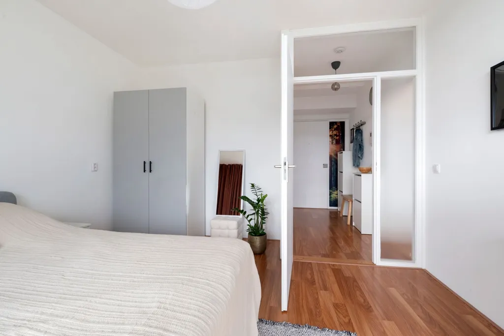 Chambres - Modern Corner Flat with Panoramic View in Haarlem