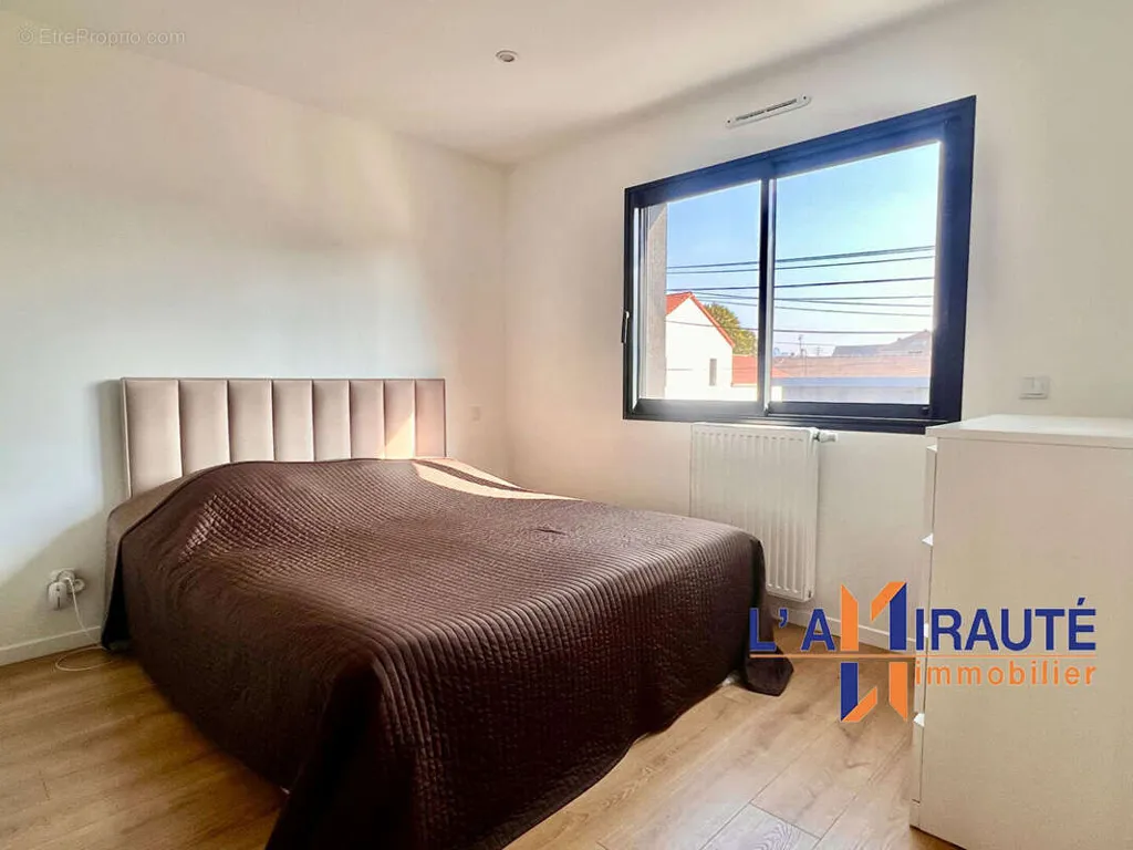 6-toaline maja asukohas Houilles