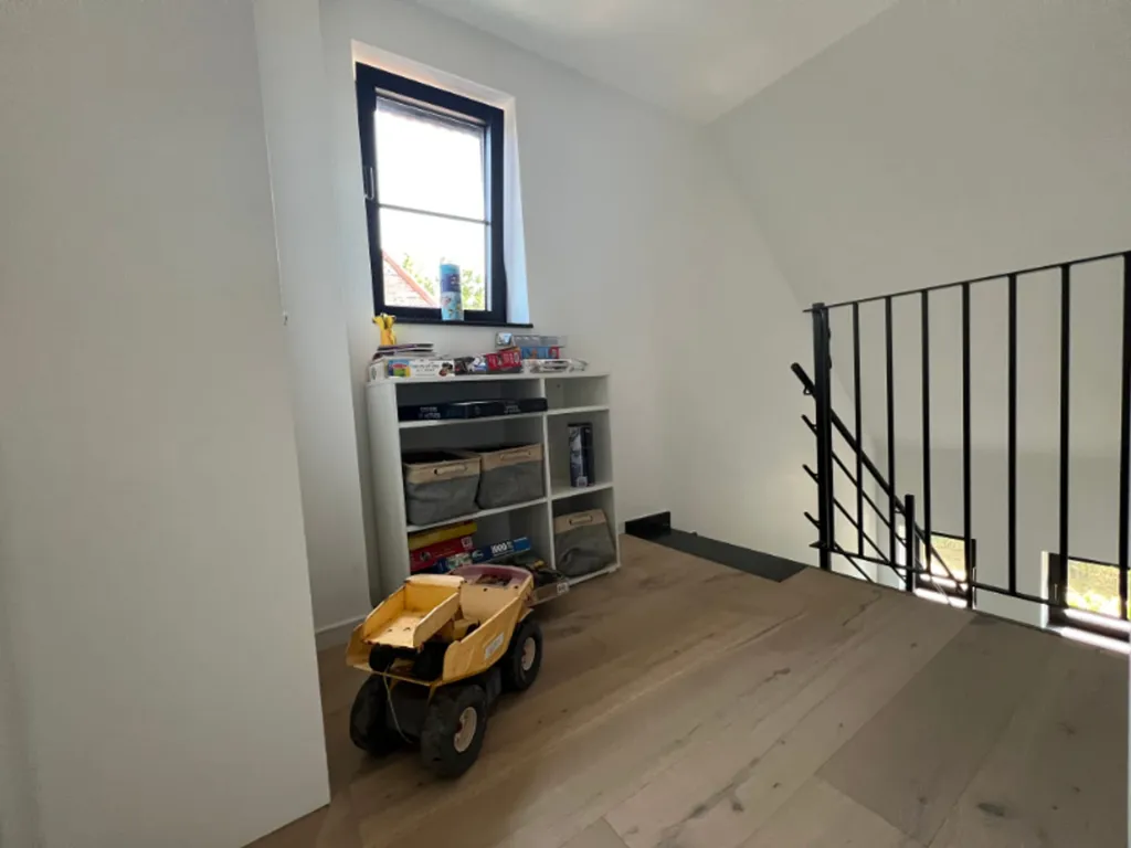 5 magamistoaga maja asukohas Kapellen (2950)