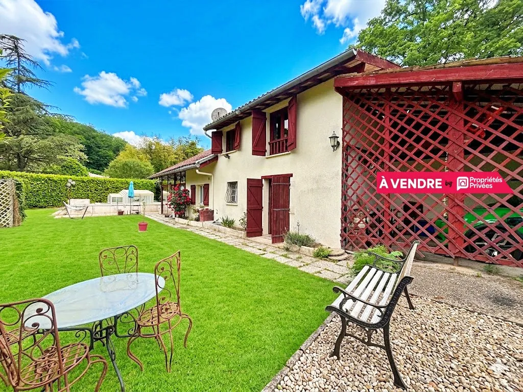 Terrasse - Bergerie Rénovée avec Piscine à Cambes