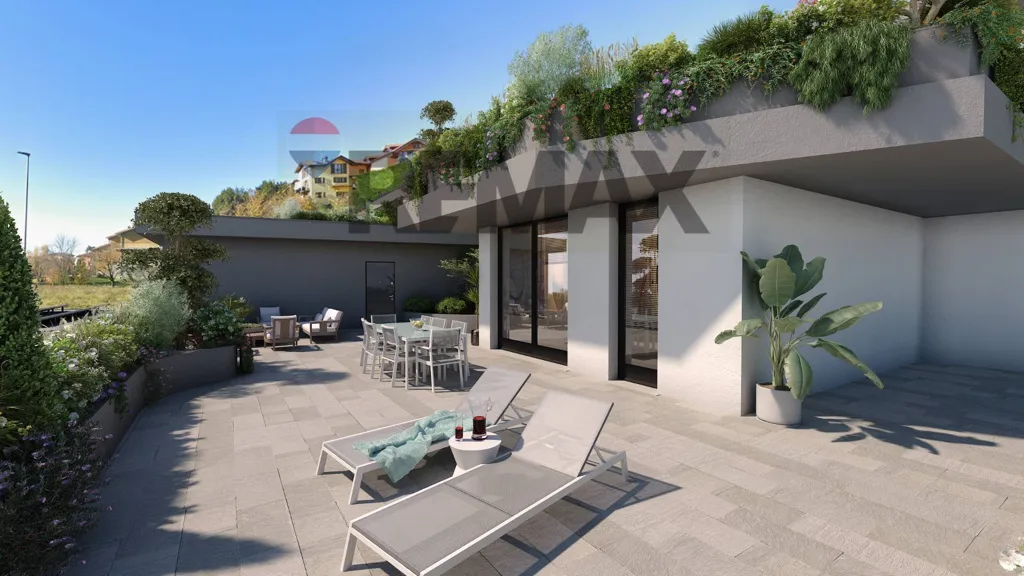 Terrace - 4-room apartment in IT
