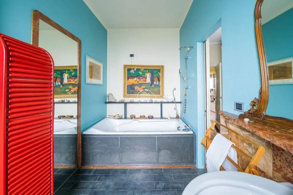 Bathrooms - Luxury Penthouse with Pool in Cassina de' Pecchi