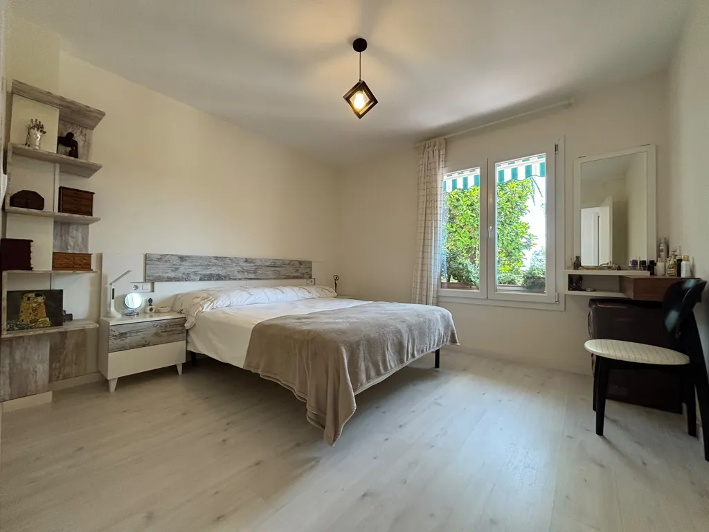 Chambres - Renovated Apartment with Terrace in Urban Centre