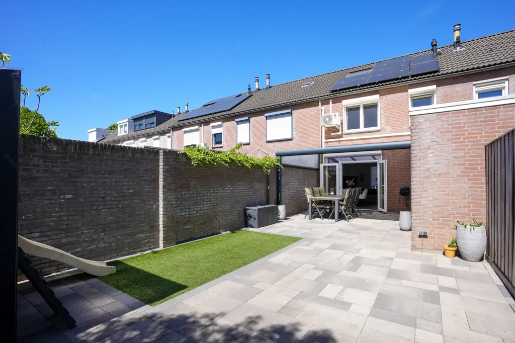 Aed - Twin-Home with Garden in Amstenrade