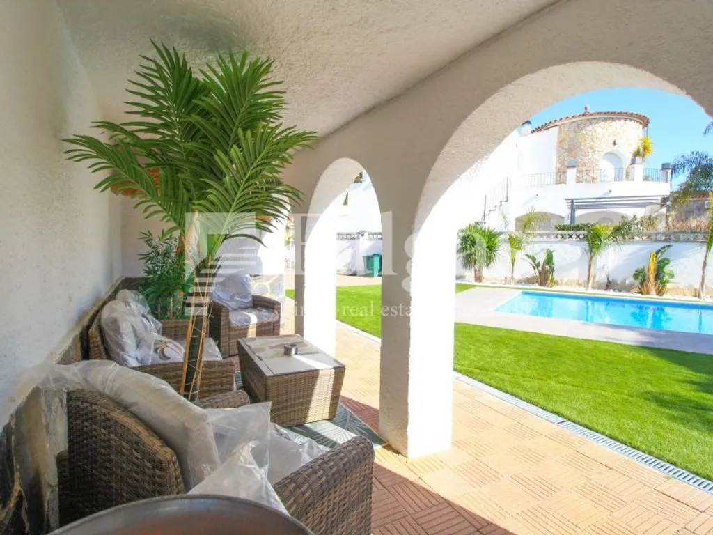 Terrasse - Luxury House with Pool in Empuriabrava