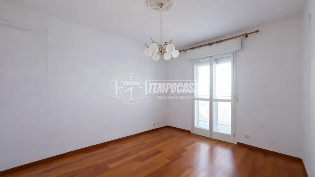 Pièces - Quadrilocale with Balcony in Carpi