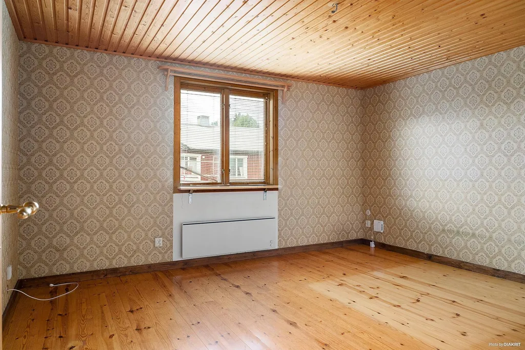 Pièces - Two-Storey Villa with Garden in Central Location
