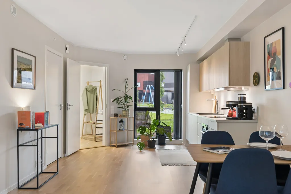 Dining Room - Modern Flat with Lift and Garage in Karmøy