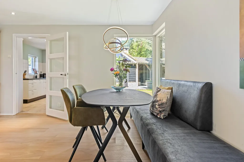 Söögituba - Charming Semi-Bungalow with Garden in Wolfheze