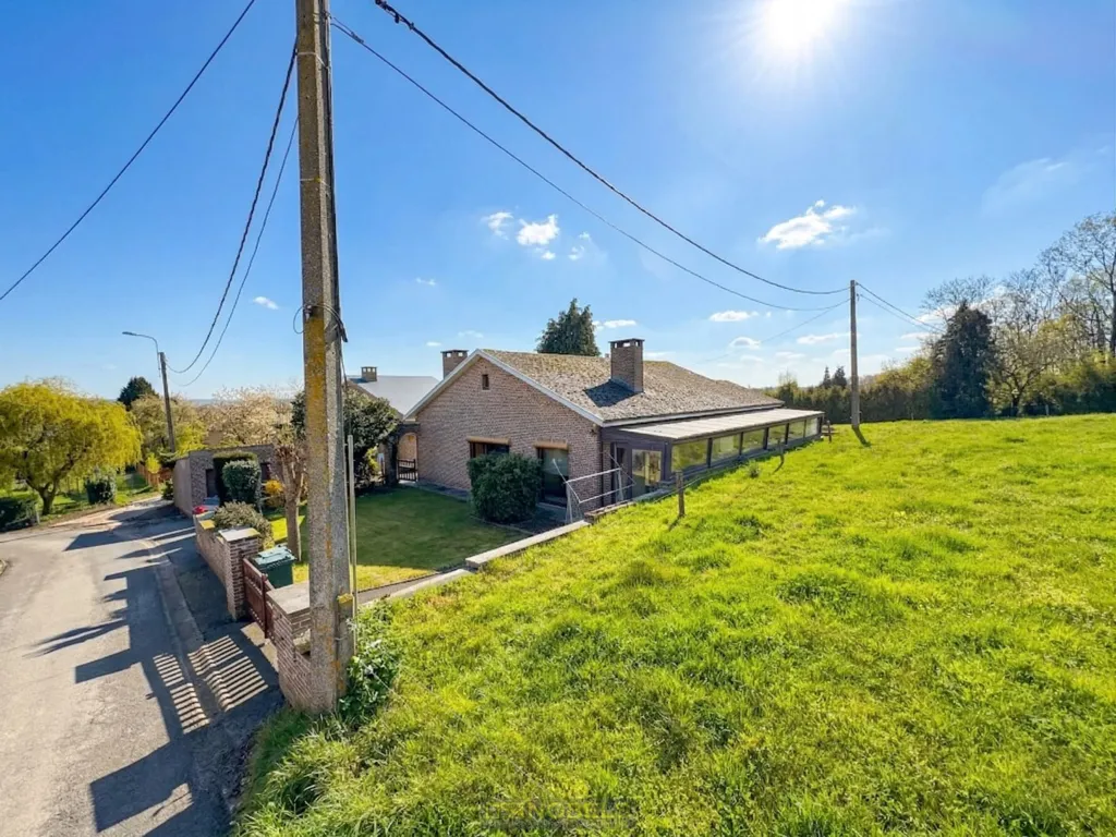 Extérieur - Maison avec 3 Garages dans un Cadre Rural à Horebeke