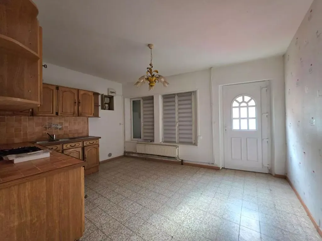 Kitchen - Semi-Detached House with Courtyard in Fourmies