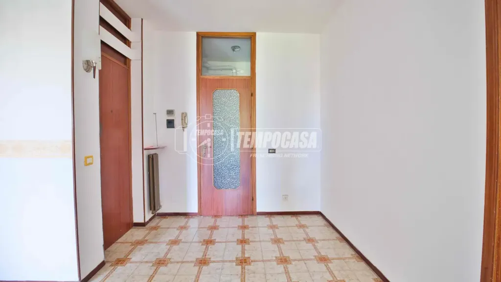 Esik - Bright 2-Bedroom Apartment with Balcony in Cameri