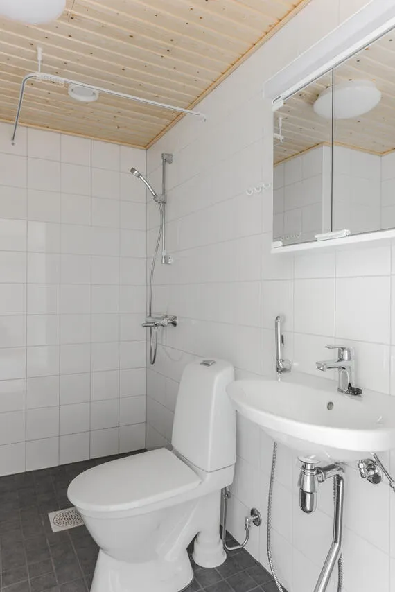Vannitoad - Studio with Balcony in Espoo, Tillinmäki