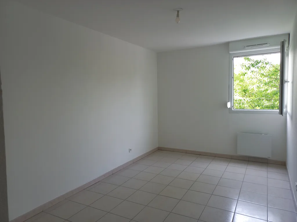 Toad - 3-Bedroom Apartment with Balcony in Vichy