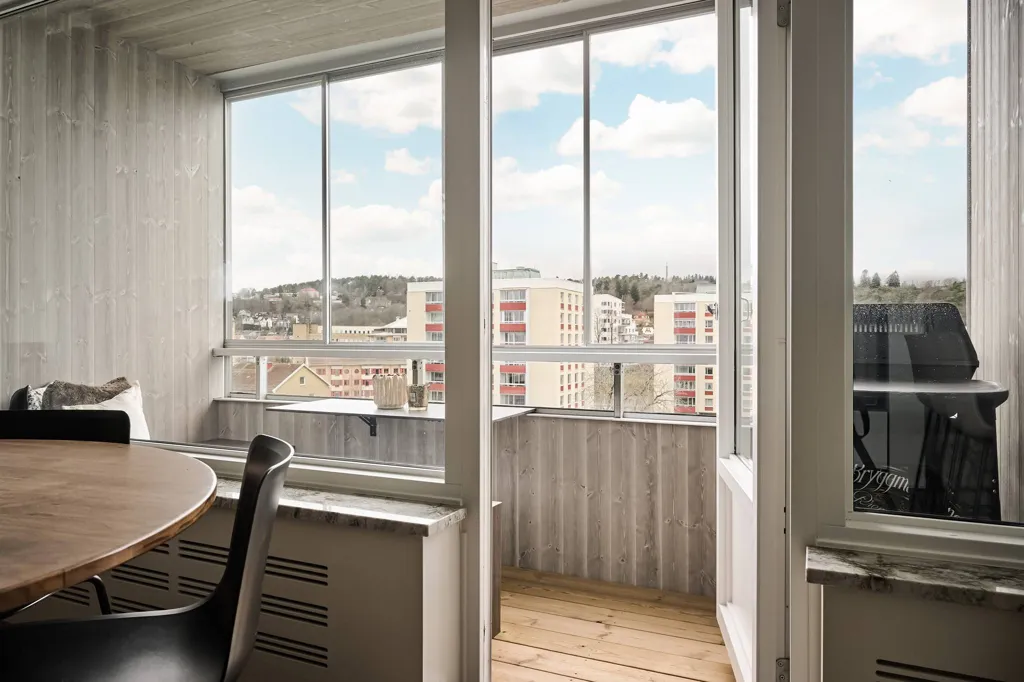 Balcon - Modernised Two-Bedroom with Nordanro Kitchen in Jönköping