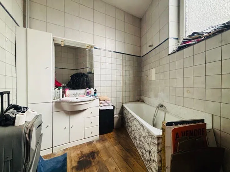 Bathrooms - Apartment in Central Liège