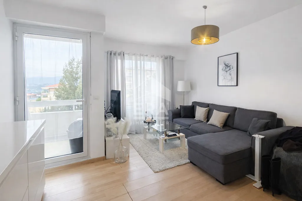 Elutuba - Studio with Balcony on Nice's Corniche Fleurie
