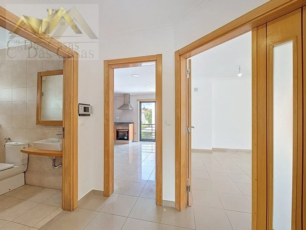 Bathrooms - Modern House in Final Renovation in Almada