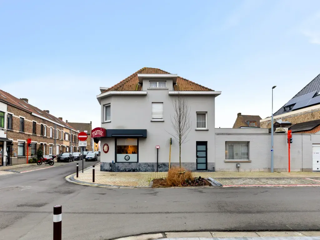 Extérieur - Commerce avec Logement dans une Rue Brugeoise Authentique