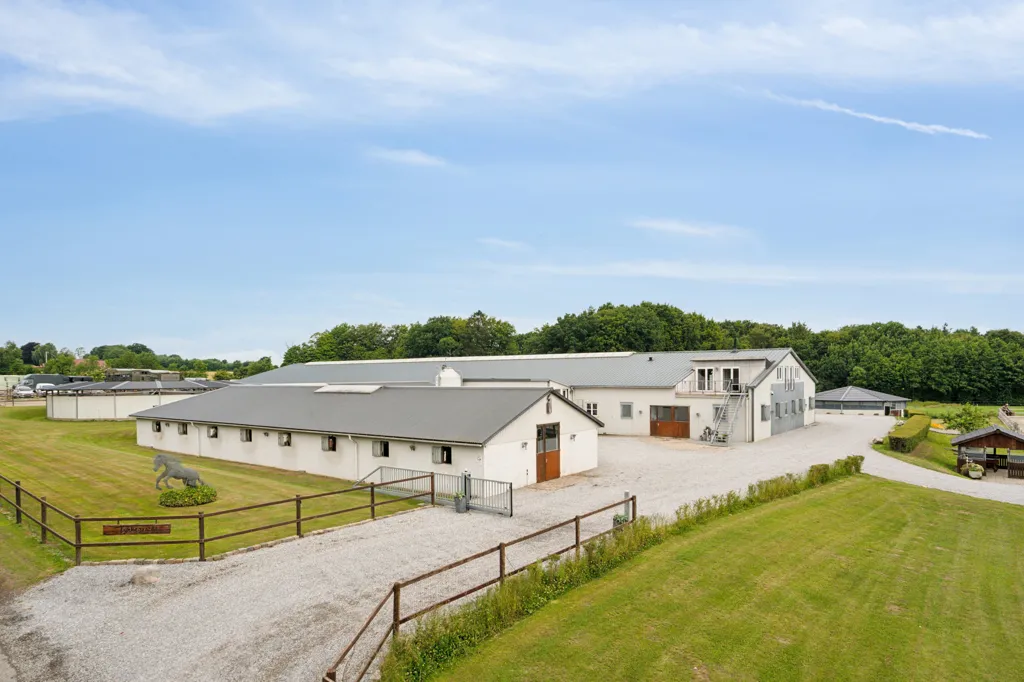 Vue aérienne - Equestrian Estate with Spa in Vinding