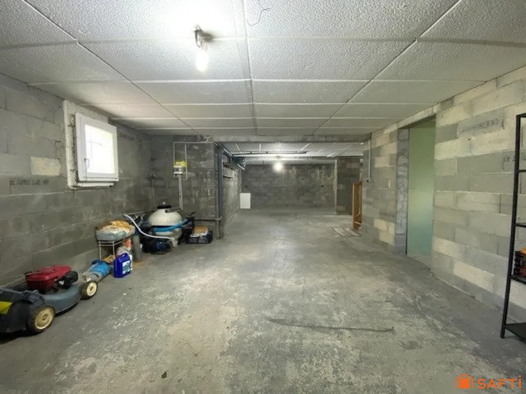 Garage - Maison avec Piscine et Vue Dégagée à Lanta