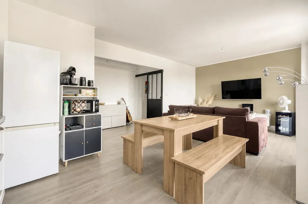 Séjour - Appartement T3 Rénové avec Terrasse à Dernier Étage