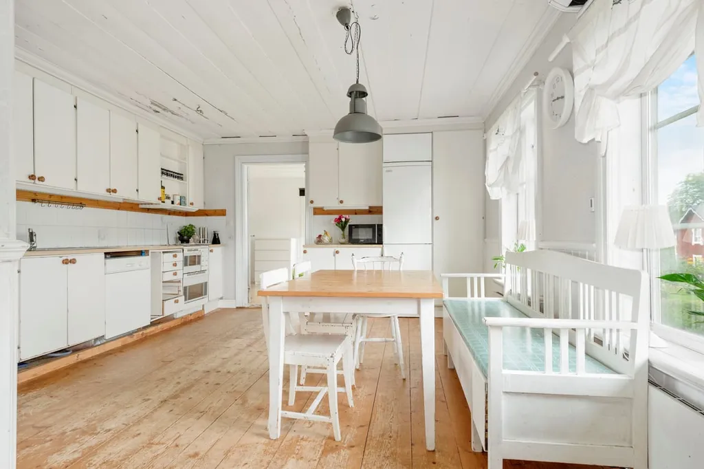 Cuisine - Well-Preserved Villa with Nature Access on Indalsvägen