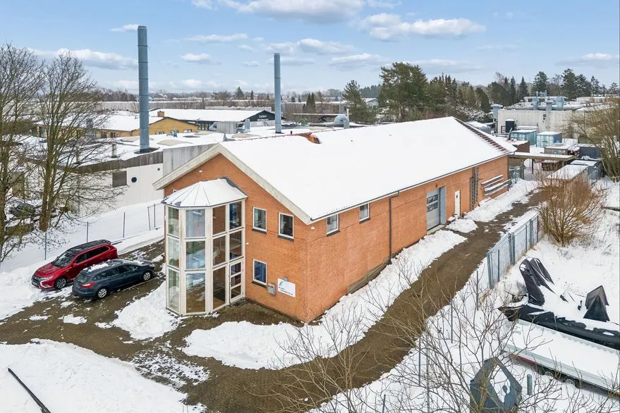 Luftaufnahme - Warehouse and Office with Good Access in Birkerød