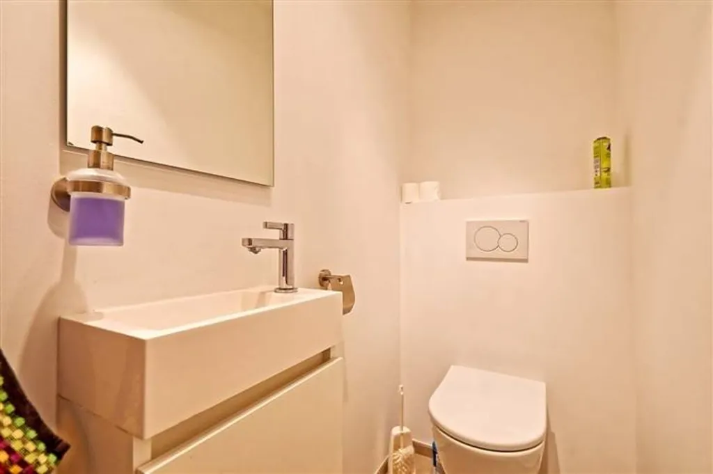 Bathrooms - Flat with Garden View in Mettet Centre