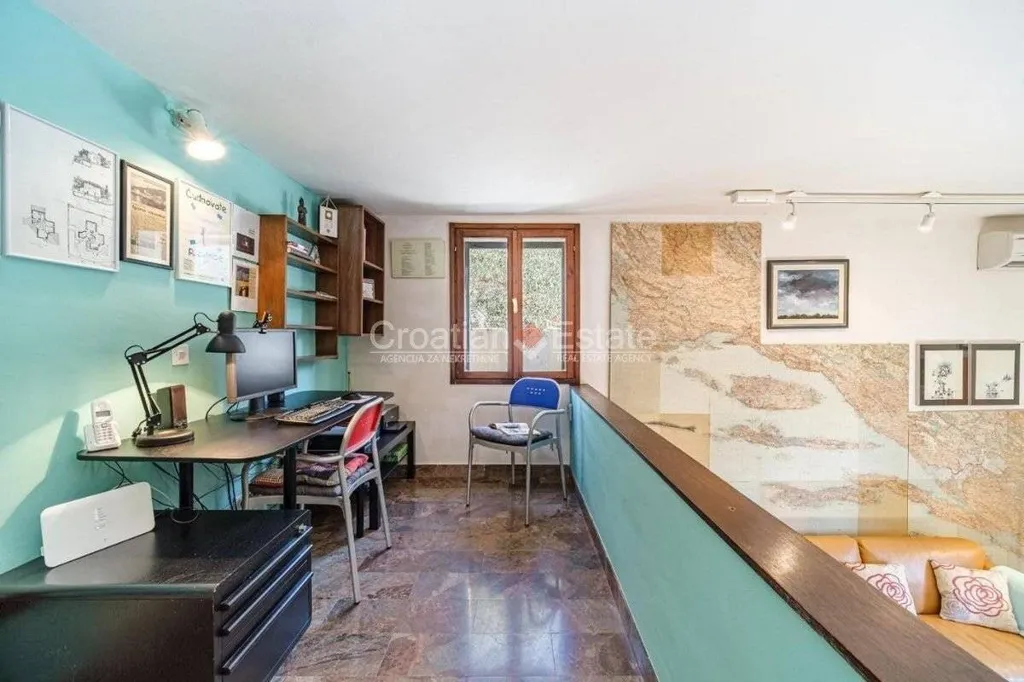 Office - Family House with Pool near Postira
