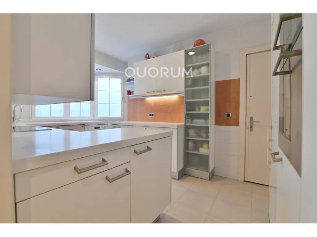 Cuisine - Señorial Flat with Park Views in Abando, Bilbao