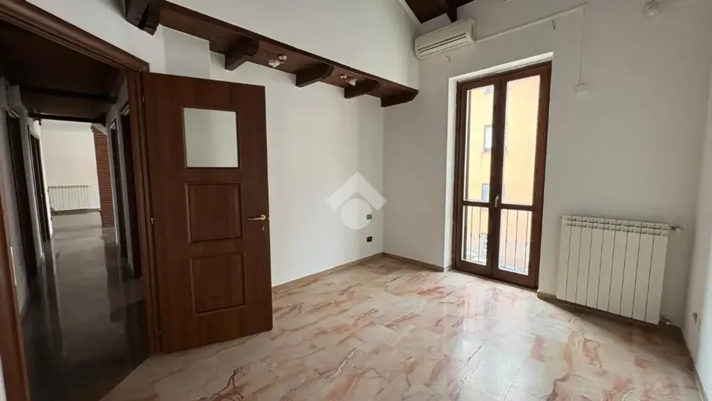 Rooms - Spacious 4-Bedroom Apartment in Sozzago