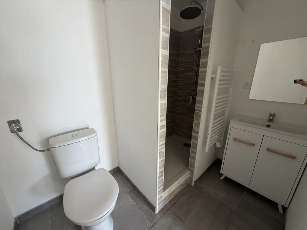 Salles de bain - Appartement Lumineux 2 Pièces à Bouttencourt