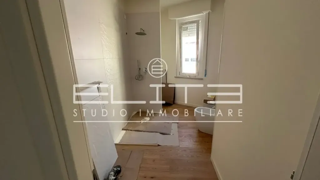 Salles de bain - Modern Apartment with Balcony in Ancona