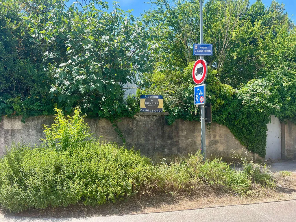 Aed - Constructible Plot with Garden in Avignon
